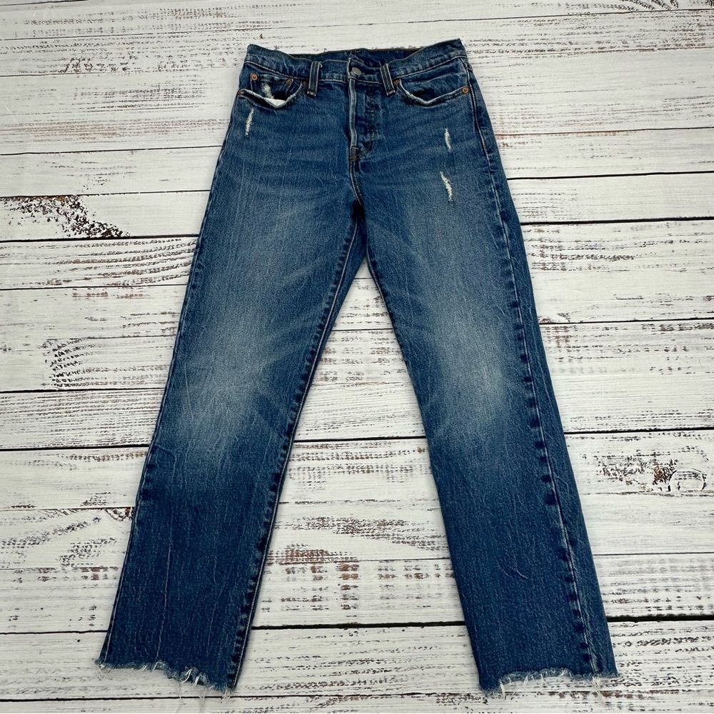 Levi's size 26 Wedgie Straight Distressed Jeans in Lasting Impression Wash - Picture 8 of 14